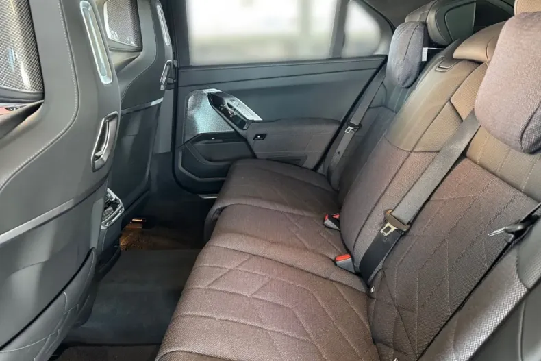 BMW 740 din 2025 cu 9.990 km - oferta BMW112120 - foto 12