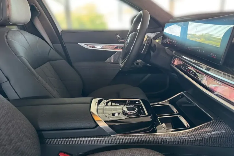 BMW 740 din 2025 cu 9.990 km - oferta BMW112120 - foto 15