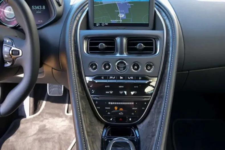 Aston Martin DB11 din 2023 cu 25.503 km - oferta AST112133 - foto 10