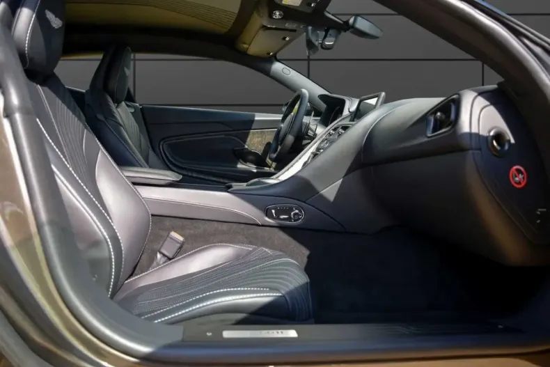 Aston Martin DB11 din 2023 cu 25.503 km - oferta AST112133 - foto 13