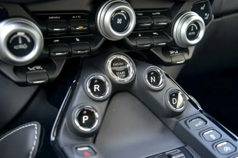 Aston Martin V8 Vantage din 2022 cu 14.200 km - oferta AST112135 - foto 18