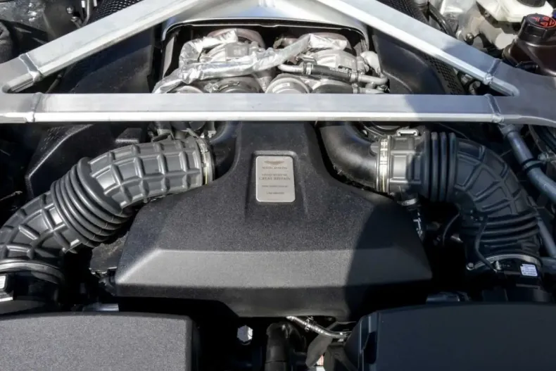 Aston Martin V8 Vantage din 2022 cu 14.200 km - oferta AST112135 - foto 26