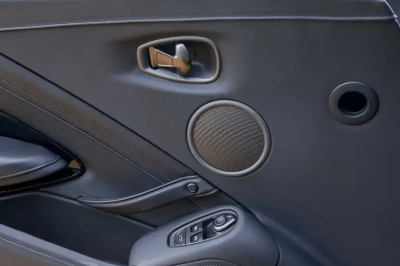 Aston Martin V8 Vantage din 2022 cu 22.000 km - oferta AST112137 - foto 22