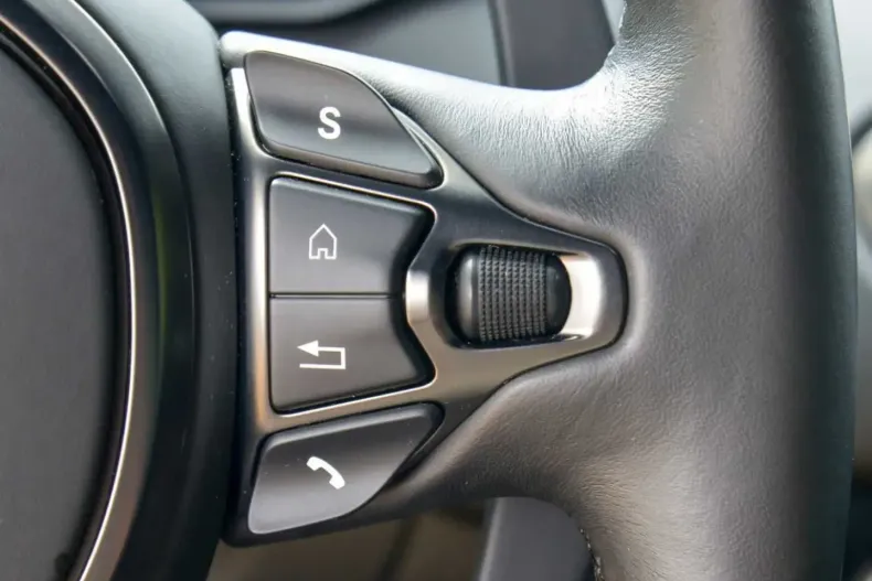 Aston Martin V8 Vantage din 2022 cu 22.000 km - oferta AST112137 - foto 25