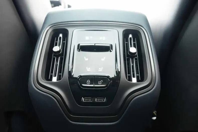 Aston Martin DBX din 2024 cu 8.500 km - oferta AST112140 - foto 24