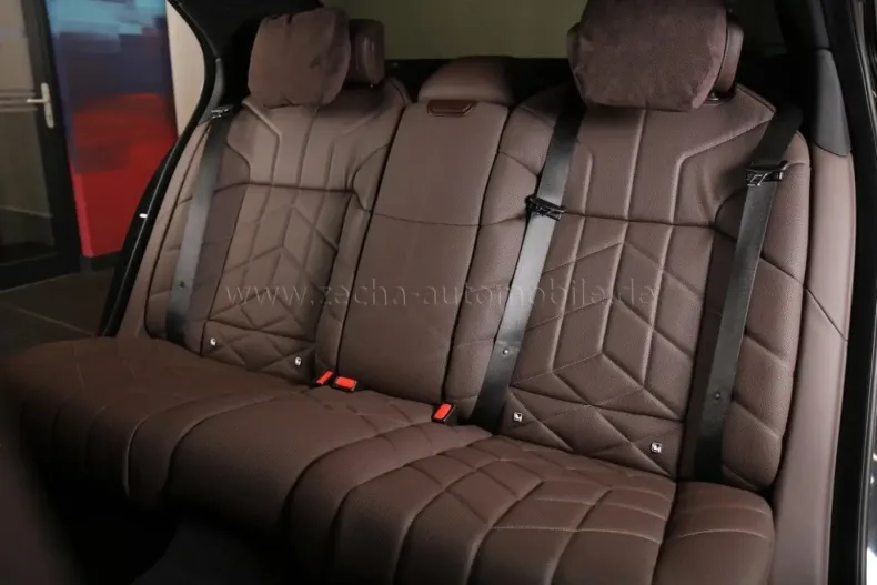 BMW 750 din 2024 cu 17.500 km - oferta BMW112155 - foto 15