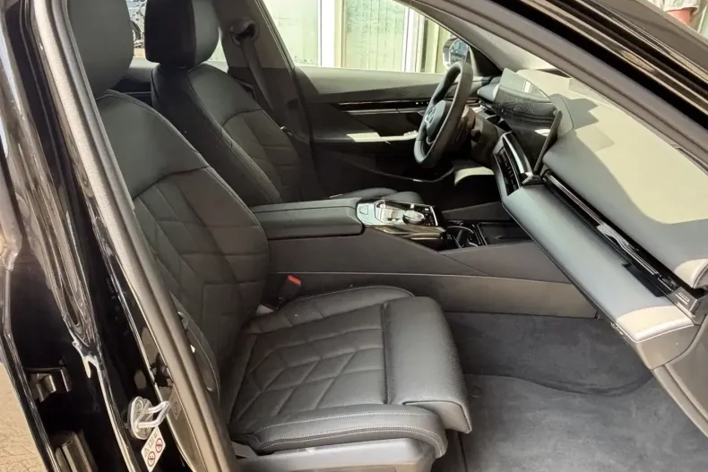 BMW 520 din 2024 cu 6.000 km - oferta BMW112159 - foto 8