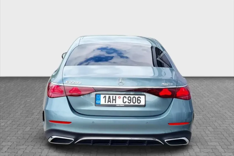 Mercedes-Benz E 220 din 2024 cu 6.592 km - oferta MER112161 - foto 4