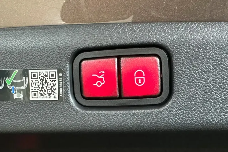 Mercedes-Benz E 300 din 2024 cu 4.463 km - oferta MER112166 - foto 7