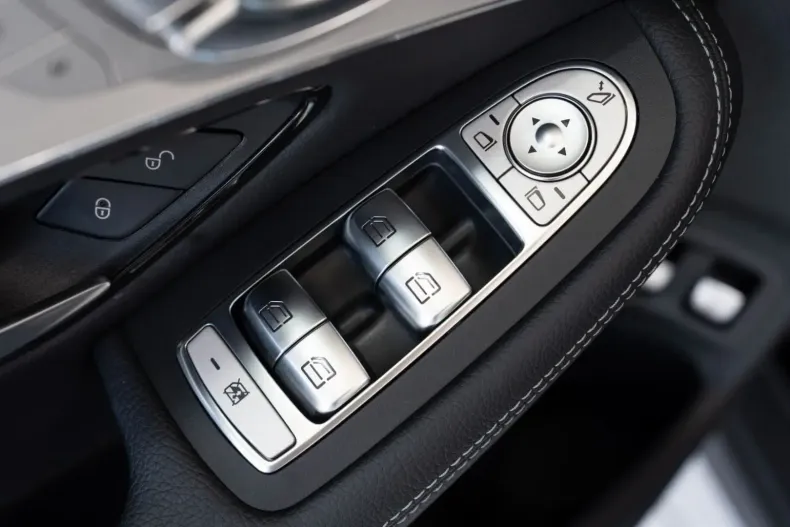 Mercedes-Benz GLC 300 din 2022 cu 33.432 km - oferta MER112170 - foto 22