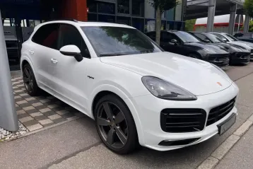 Porsche Cayenne din 2022 - oferta POR112199