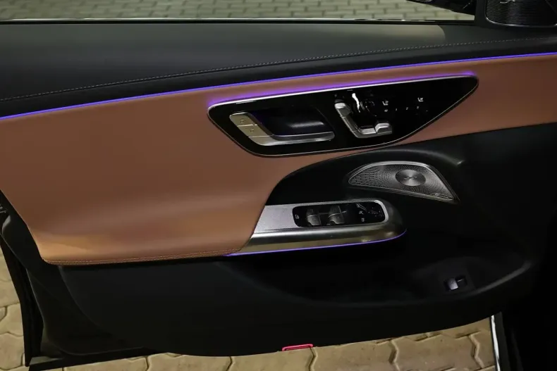 Mercedes-Benz E 300 din 2025 cu 10.000 km - oferta MER112215 - foto 4