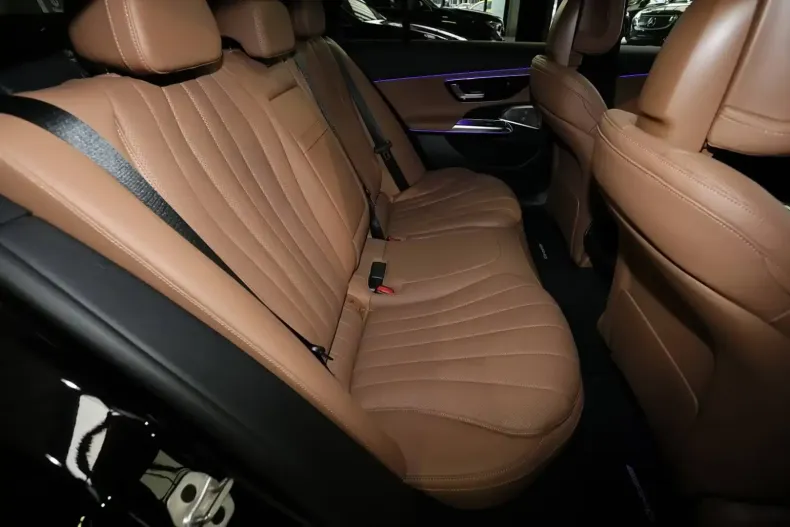 Mercedes-Benz E 300 din 2025 cu 10.000 km - oferta MER112215 - foto 7