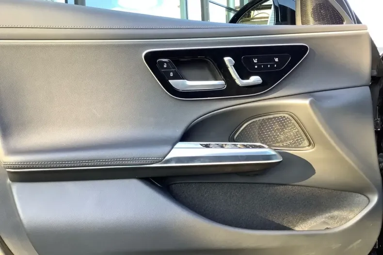 Mercedes-Benz E 300 din 2024 cu 17.226 km - oferta MER112224 - foto 6