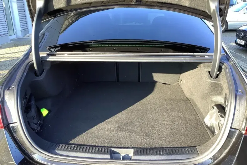 Mercedes-Benz E 300 din 2024 cu 17.226 km - oferta MER112224 - foto 9