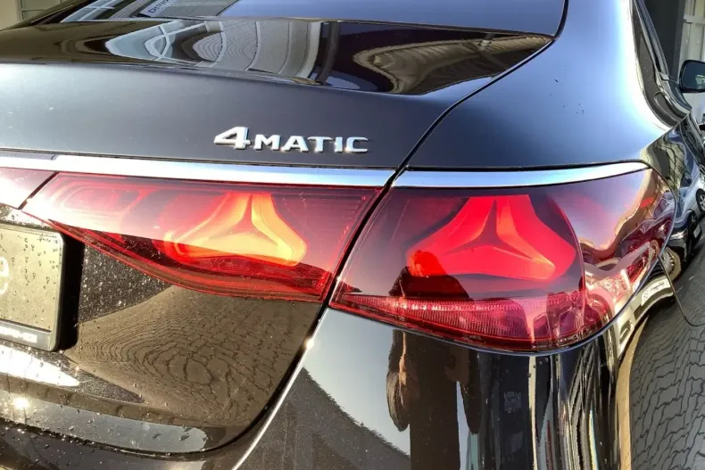 Mercedes-Benz E 300 din 2024 cu 17.226 km - oferta MER112224 - foto 10