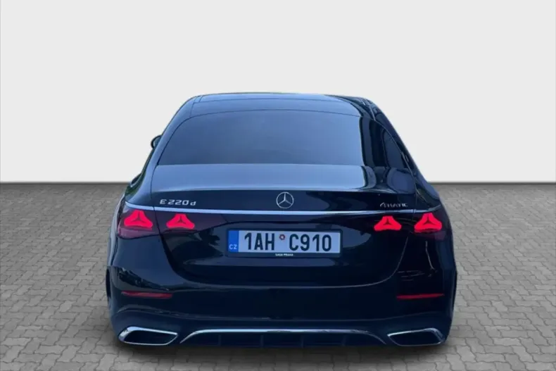 Mercedes-Benz E 220 din 2024 cu 9.075 km - oferta MER112228 - foto 4