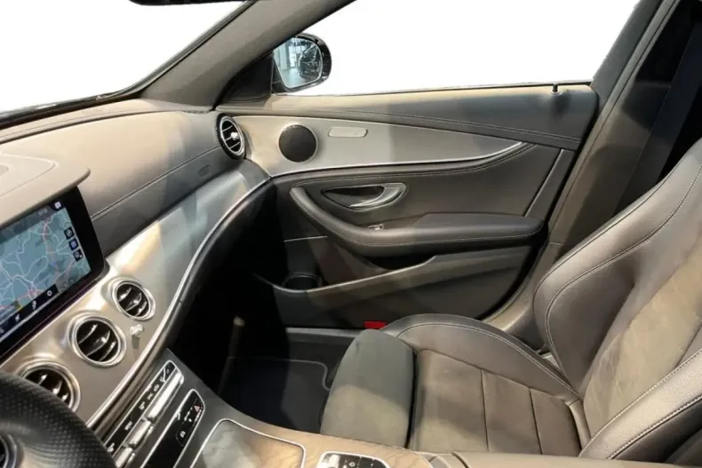 Mercedes-Benz E 300 din 2023 cu 38.355 km - oferta MER112235 - foto 4