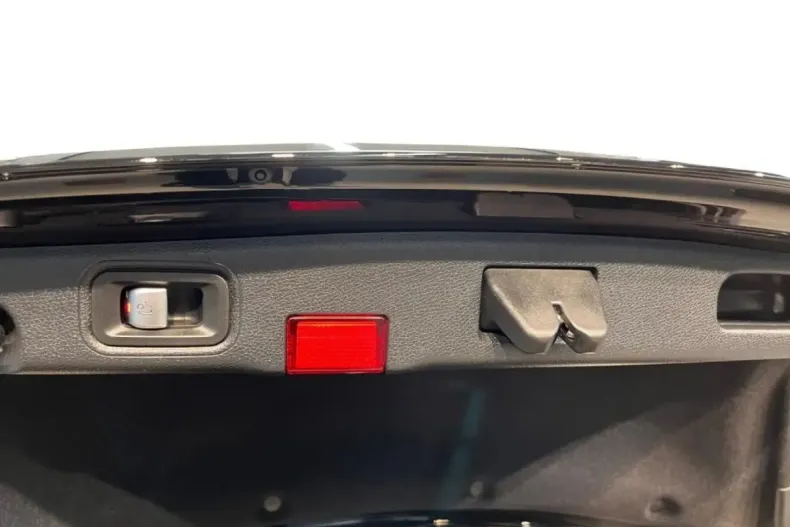 Mercedes-Benz E 300 din 2023 cu 38.355 km - oferta MER112235 - foto 13