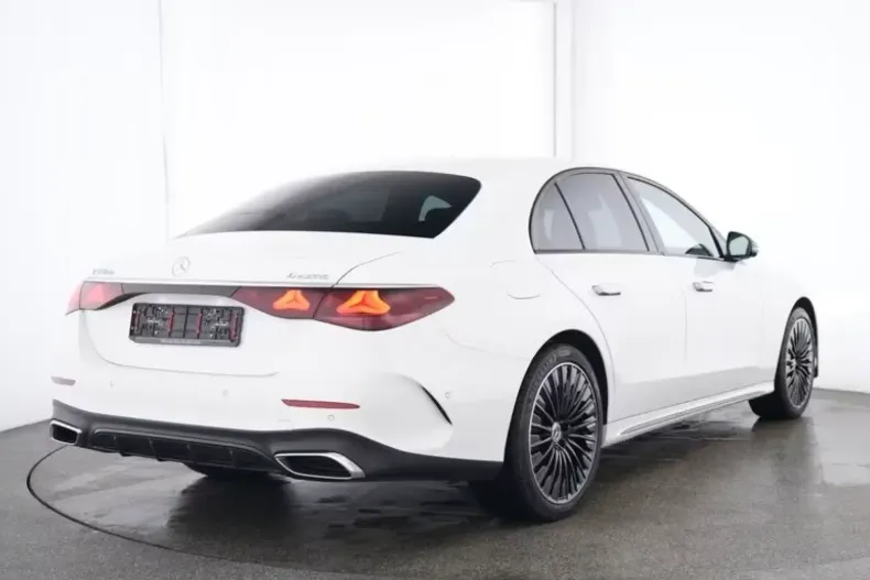 Mercedes-Benz E 300 din 2024 cu 26.479 km - oferta MER112236 - foto 2