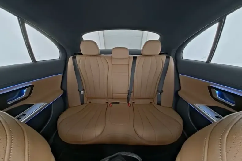 Mercedes-Benz E 300 din 2024 cu 26.479 km - oferta MER112236 - foto 4