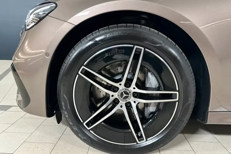 Mercedes-Benz E 300 din 2024 cu 4.463 km - oferta MER112254 - foto 3