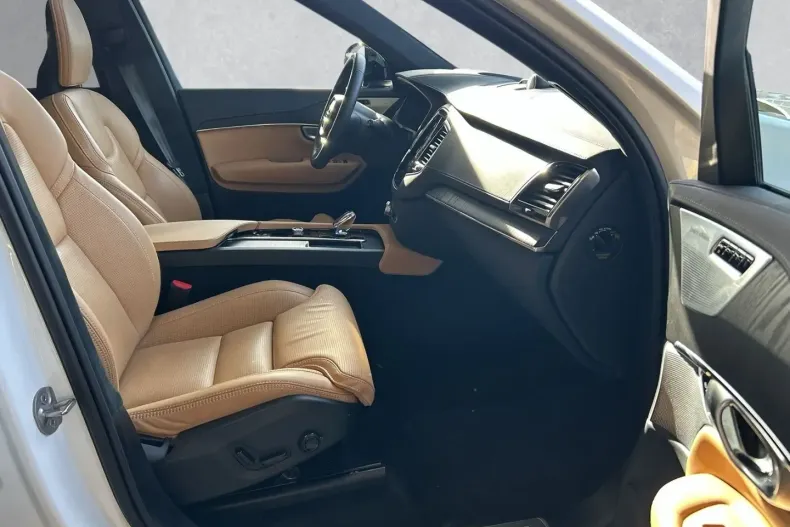 Volvo XC90 din 2024 cu 14.550 km - oferta VOL112263 - foto 3