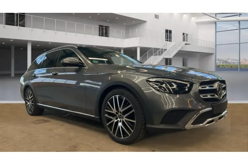 Mercedes-Benz E 220 din 2022 cu 45.495 km - oferta MER112300 - foto 3