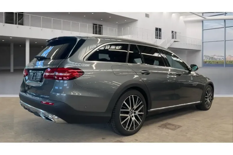 Mercedes-Benz E 220 din 2022 cu 45.495 km - oferta MER112300 - foto 5