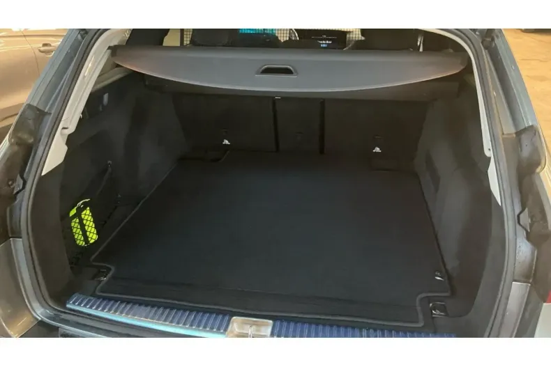 Mercedes-Benz E 220 din 2022 cu 45.495 km - oferta MER112300 - foto 9