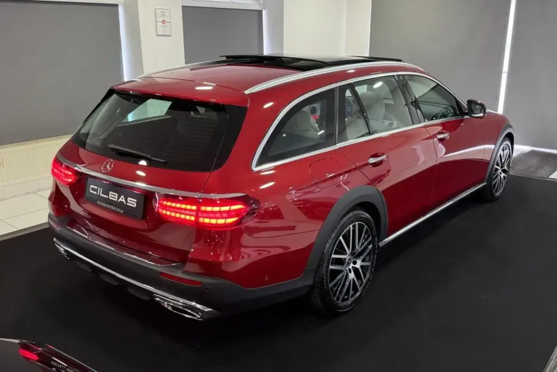 Mercedes-Benz E 220 din 2022 cu 56.331 km - oferta MER112301 - foto 6