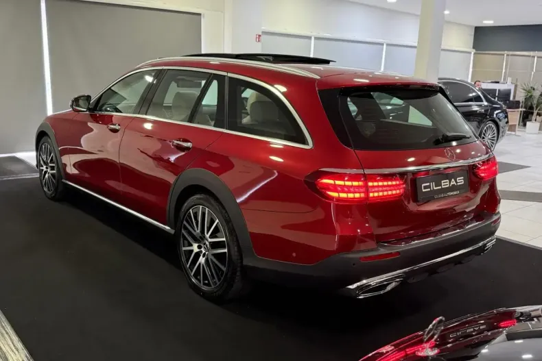 Mercedes-Benz E 220 din 2022 cu 56.331 km - oferta MER112301 - foto 8