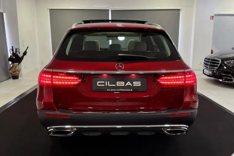 Mercedes-Benz E 220 din 2022 cu 56.331 km - oferta MER112301 - foto 10