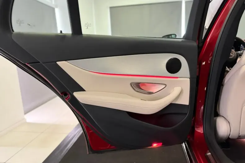 Mercedes-Benz E 220 din 2022 cu 56.331 km - oferta MER112301 - foto 18