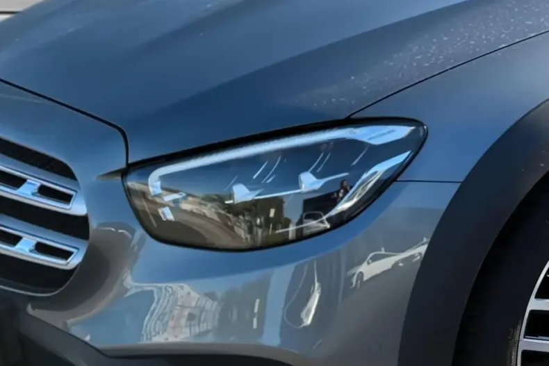 Mercedes-Benz E 220 din 2022 cu 38.608 km - oferta MER112302 - foto 3