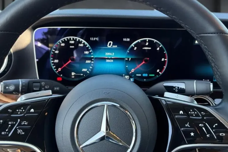 Mercedes-Benz E 220 din 2022 cu 38.608 km - oferta MER112302 - foto 5