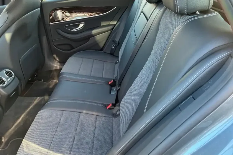 Mercedes-Benz E 220 din 2022 cu 38.608 km - oferta MER112302 - foto 8