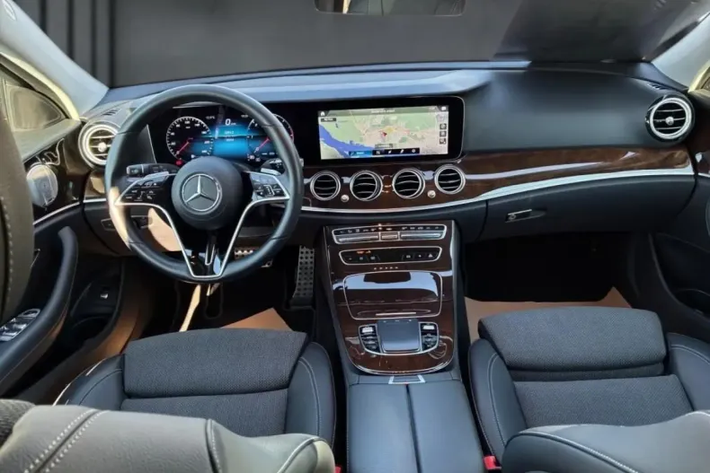 Mercedes-Benz E 220 din 2022 cu 38.608 km - oferta MER112302 - foto 10