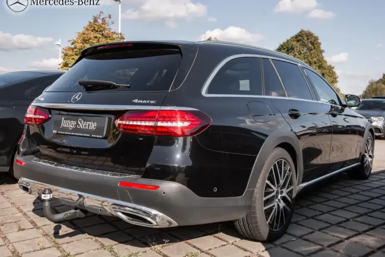 Mercedes-Benz E 220 din 2022 cu 90.220 km - oferta MER112304 - foto 3