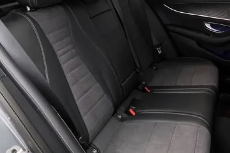 Mercedes-Benz E 220 din 2021 cu 92.374 km - oferta MER112307 - foto 9