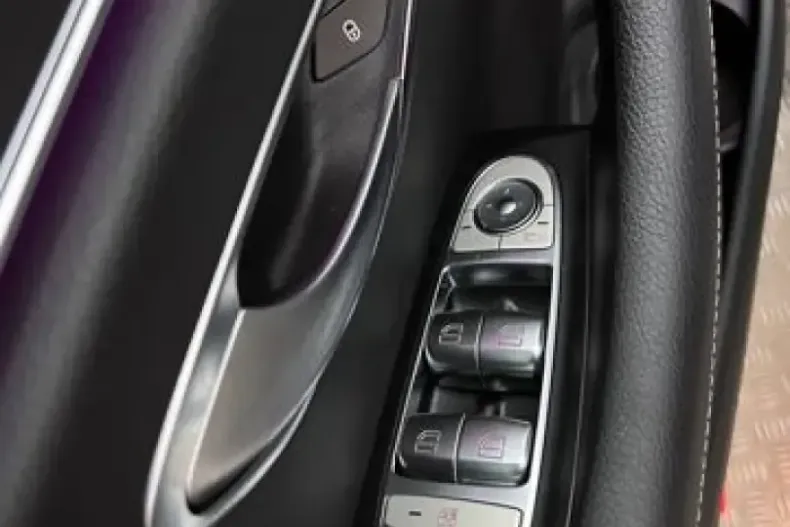 Mercedes-Benz E 220 din 2021 cu 92.374 km - oferta MER112307 - foto 20