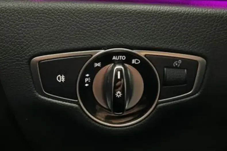 Mercedes-Benz E 220 din 2021 cu 92.374 km - oferta MER112307 - foto 22