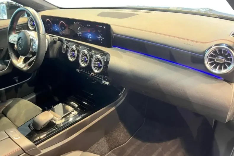 Mercedes-Benz CLA 250 din 2022 cu 41.758 km - oferta MER112310 - foto 3