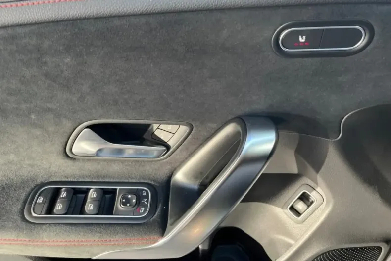 Mercedes-Benz CLA 250 din 2022 cu 41.758 km - oferta MER112310 - foto 14