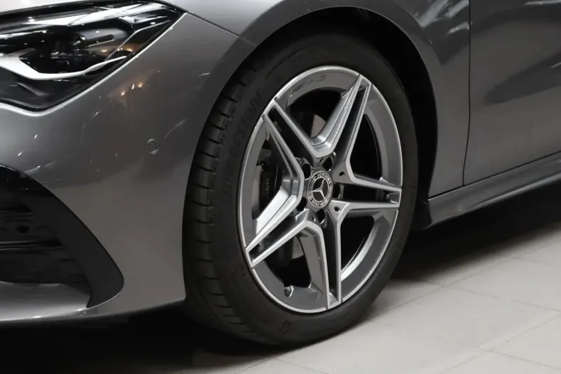 Mercedes-Benz CLA 180 din 2024 cu 14.802 km - oferta MER112312 - foto 7