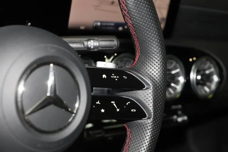 Mercedes-Benz CLA 180 din 2024 cu 14.802 km - oferta MER112312 - foto 11