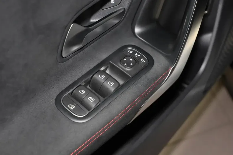 Mercedes-Benz CLA 180 din 2024 cu 14.802 km - oferta MER112312 - foto 13