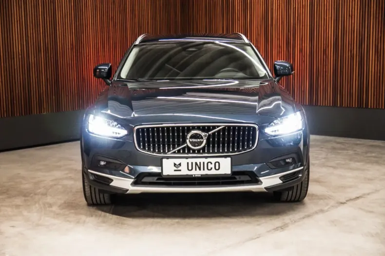 Volvo V90 Cross Country din 2022 cu 44.700 km - oferta VOL112326 - foto 2