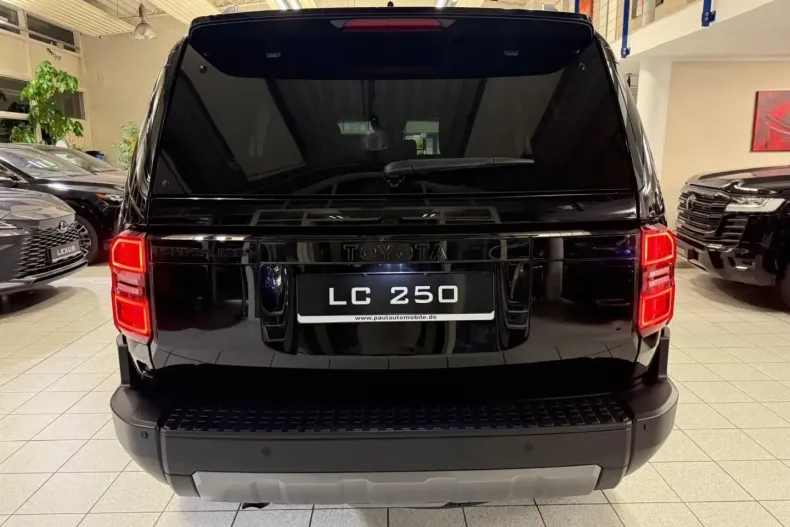 Toyota Land Cruiser din 2024 cu 25.014 km - oferta TOY112349 - foto 6