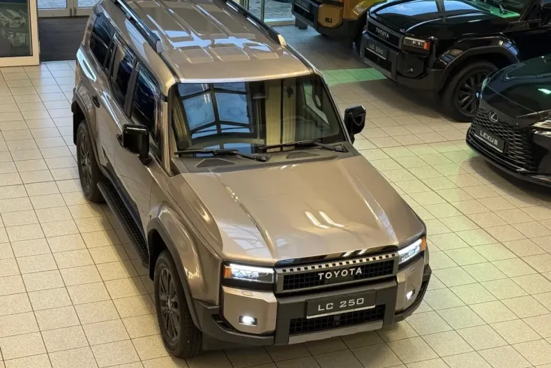 Toyota Land Cruiser din 2024 cu 4.280 km - oferta TOY112362 - foto 1